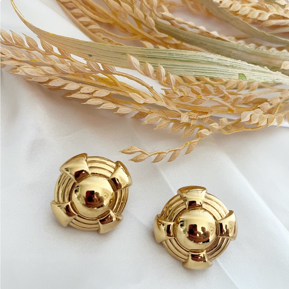 Vintage 80s Gold Toned Square Clip On Earrings Lady Di